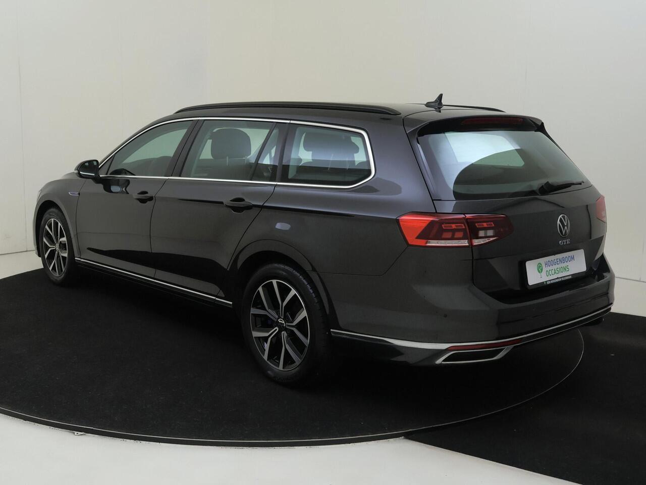 Volkswagen PASSAT 1.4 TSI PHEV GTE Business | Navigatie | Digital cockpit Pro | Achteruitrijcamera | Adaptieve cruise control | Elektrische achterklep | 3-zone airco |