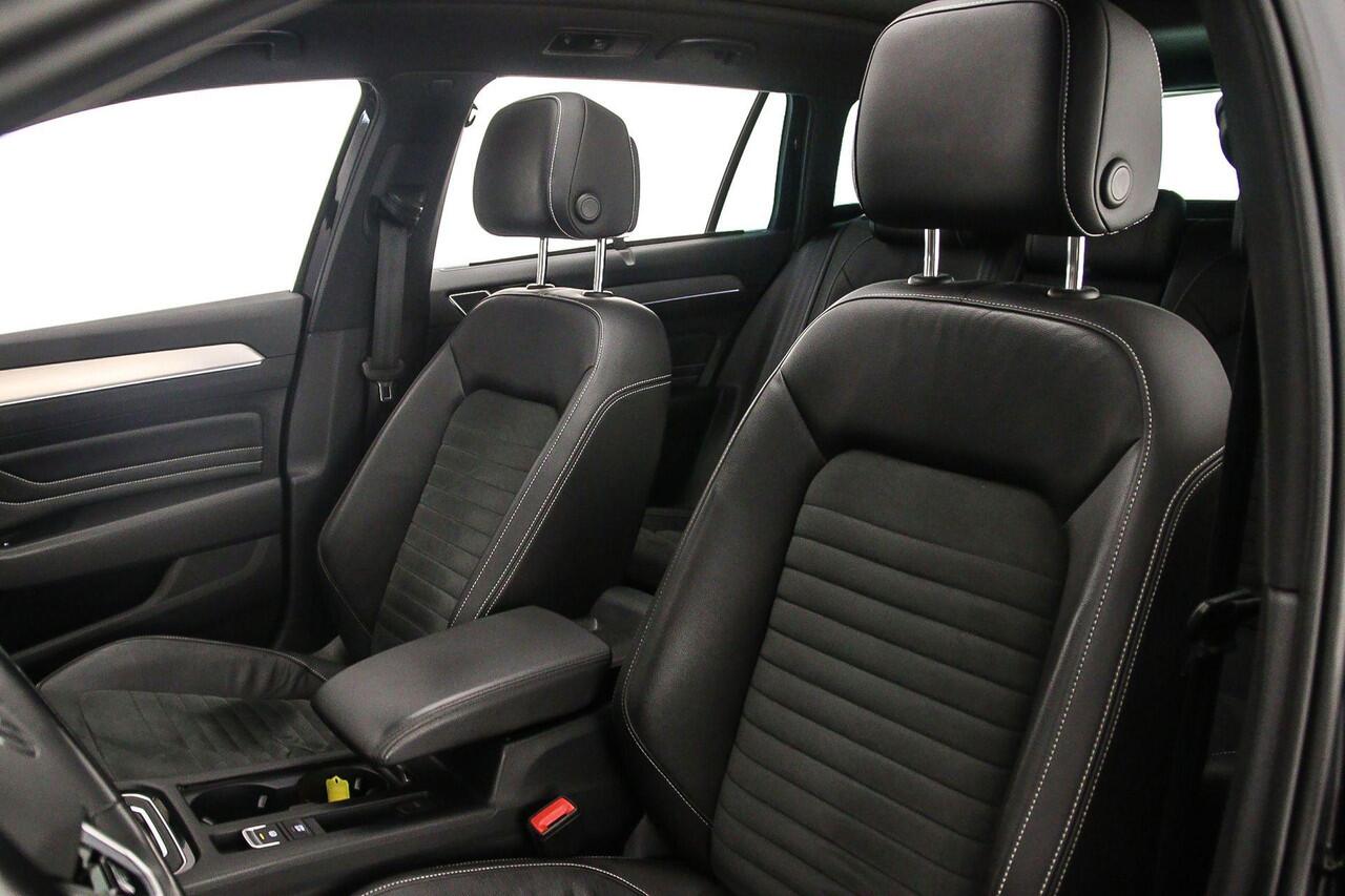 Volkswagen PASSAT Variant R-Line Business 1.5 TSI 150pk DSG Automaat Trekhaak, Panoramadak, LED matrix koplampen, Elektrische achterklep, Achteruitrijcamera