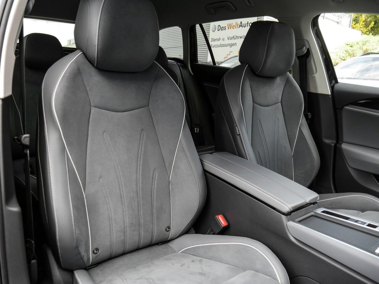 Volkswagen PASSAT Variant 1.5 eTSI Business ACC Massage Trekhaak LED DAB Camera Digital Cockpit PRO