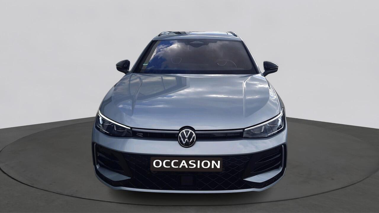 Volkswagen PASSAT Variant 1.5 eTSI R-Line Edition | Panoramadak | 19" | Demonstratieauto