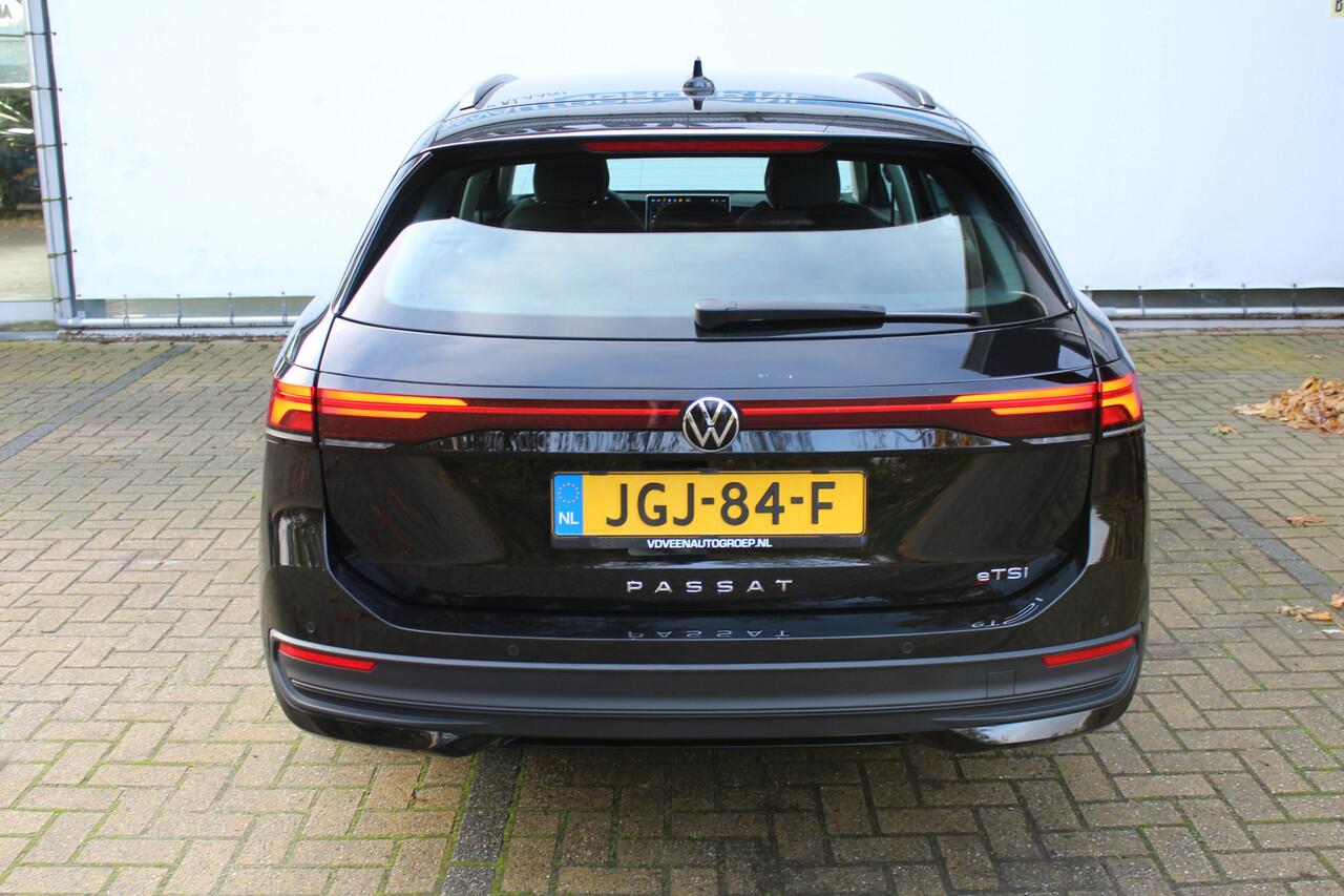 Volkswagen PASSAT Variant 1.5 eTSI 150 pk | Incl. 12 maanden Garantie | Stoel/stuur verwarming | Achteruitrijcamera | Adaptive cruise controle | Dodehoekdetectie | Parkeersensoren V+A | Navigatie | Apple CarPlay/Android Auto | Draadloze telefoonlader | Climate controle | L