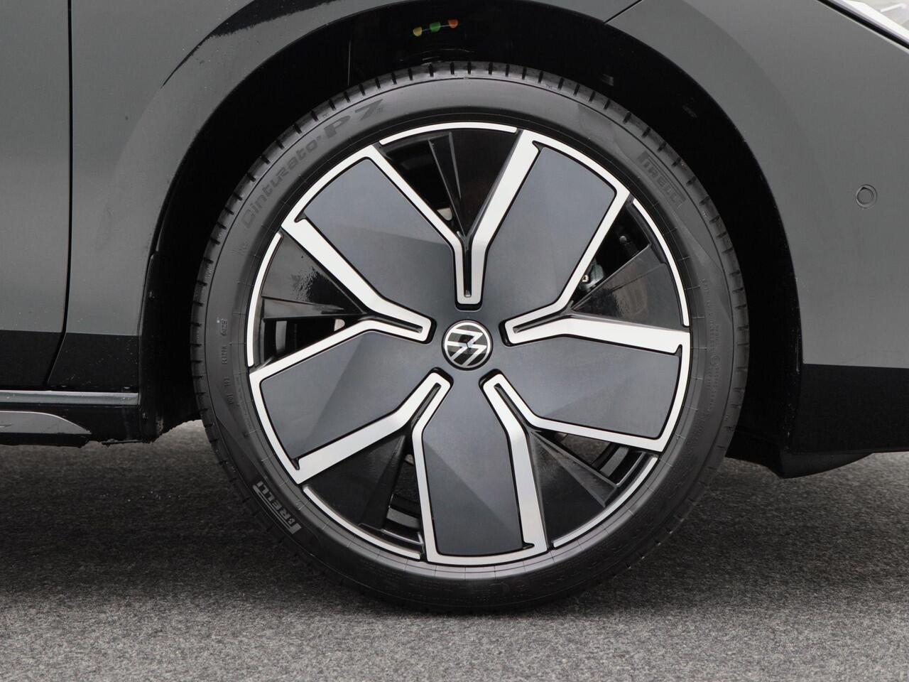 Volkswagen PASSAT R-Line Edition 1.5 eHybrid 204 PK | Panoramadak | Trekhaak | 360 Camera | Sportstoelen | Stoel- & Stuurverwarming |