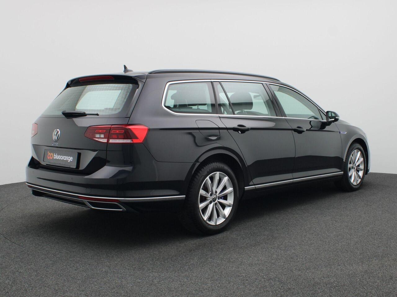 Volkswagen PASSAT Variant 1.4 TSI PHEV GTE Business 218PK DSG Achteruitrijcamera, Adaptieve Cruise Controle, Elektrische Achterklep, Stoelverwarming, Navi, 17" LM Velgen