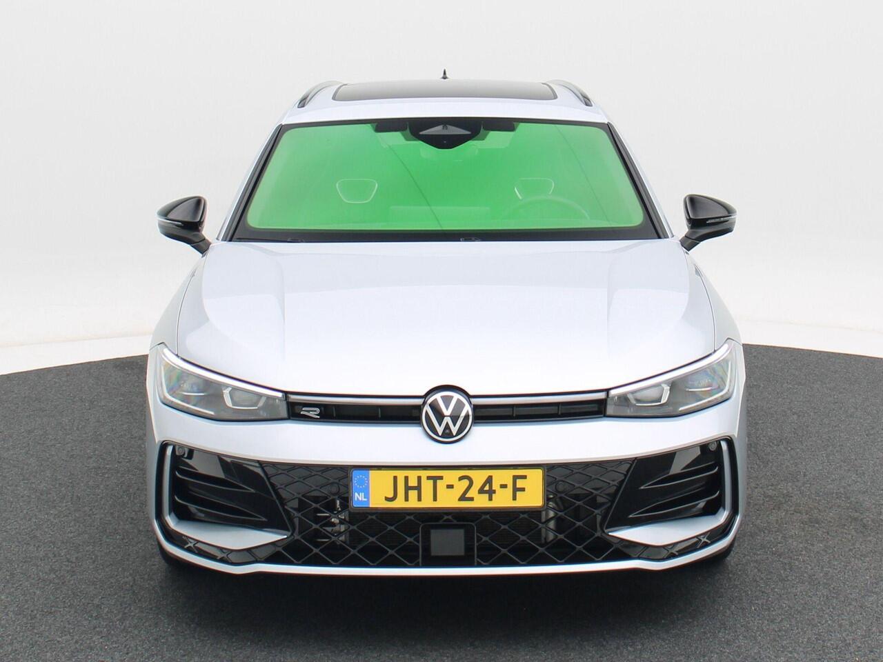 Volkswagen PASSAT Variant 1.5 eHybrid 272 Pk Automaat R-Line Edition | Trekhaak | Black Style | Panoramadak | Digitale Cockpit | Sporstoelen | Adaptive Cruise | Head-up | Carplay | 18 Inch | 13.658 Km!!