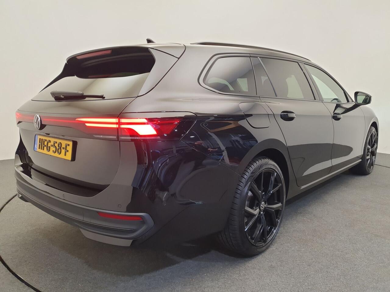 Volkswagen PASSAT Variant 1.5 eTSI 150pk DSG/AUT Business Nieuw Model, Wegklapbare trekhaak, 360° camera,