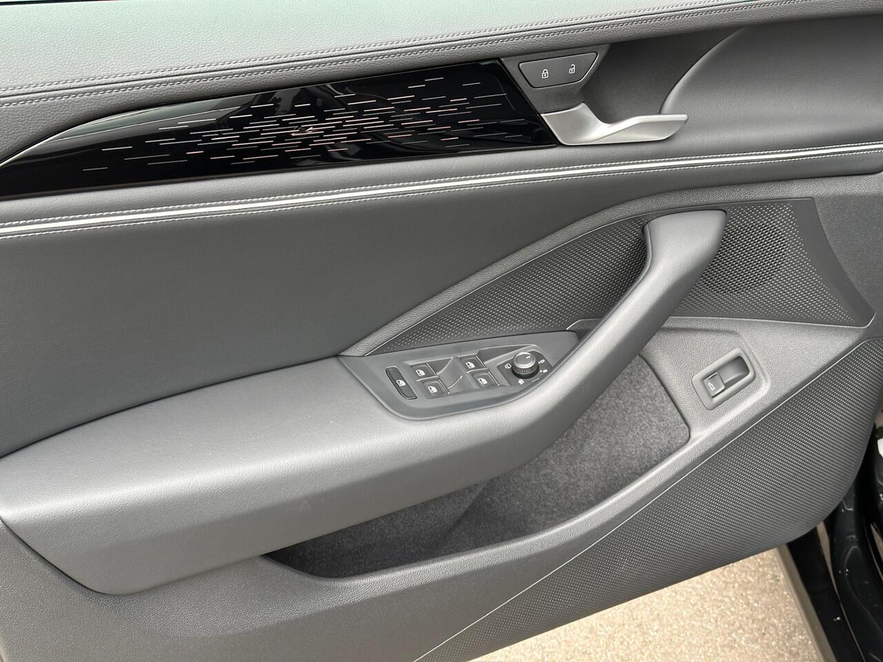 Volkswagen PASSAT Variant 1.5 eTSI 150pk Elegance | Alcantara | Head up | Camera | Dode hoek | Rijklaar