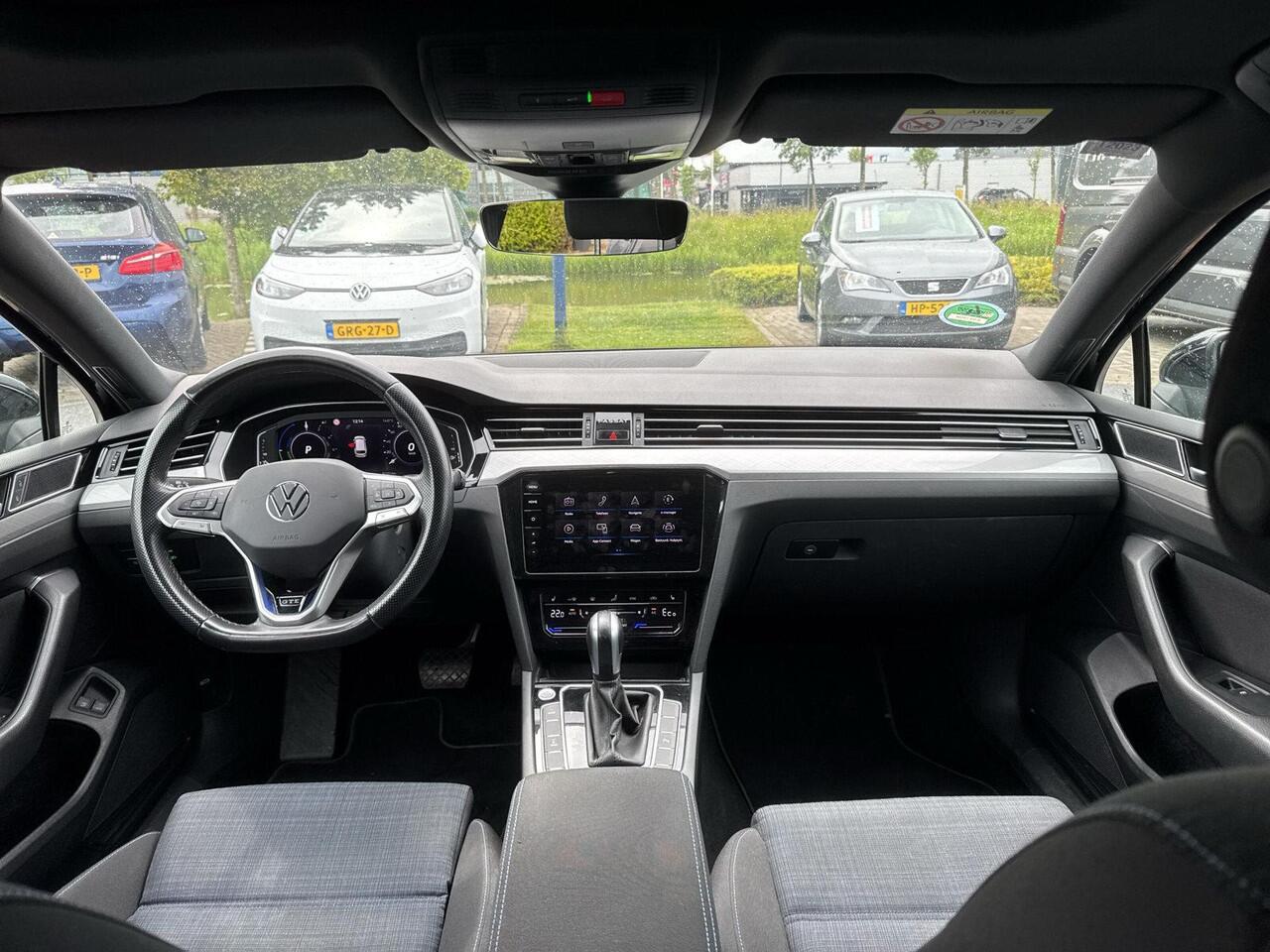 Volkswagen PASSAT Variant 1.4 TSI PHEV GTE Business | 99% SOH | 218 pk | Trekhaak | Pano Dak | ERGO Massage | App Connect |