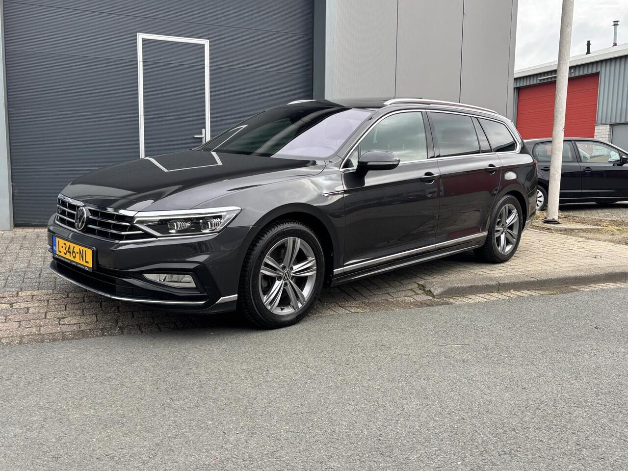 Volkswagen PASSAT Variant 1.5 TSI R-Line Business + Virtueel| Pano| Camera| PDC V+A| Trekhaak| App| Ergo stoel