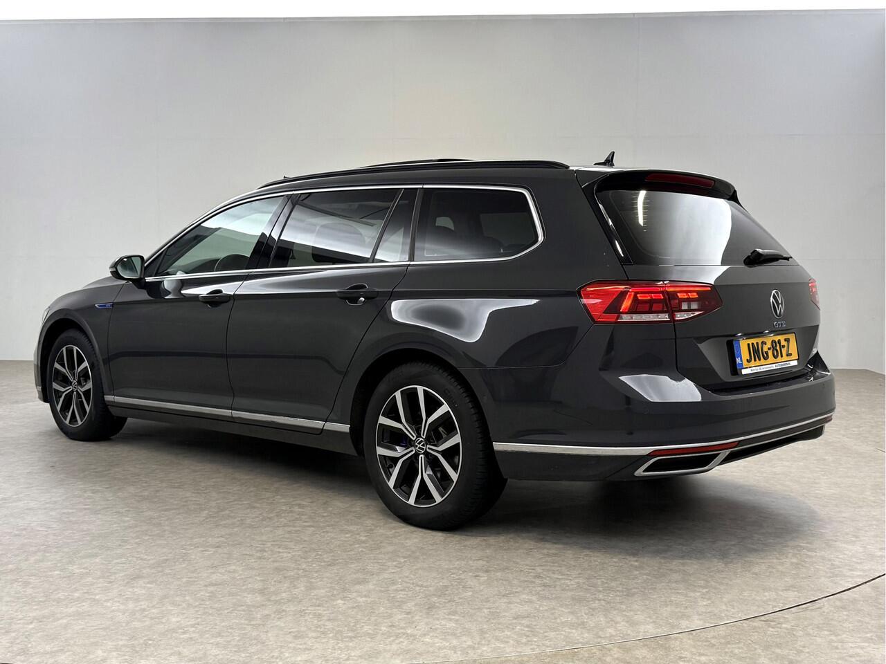 Volkswagen PASSAT Variant 1.4 TSI PHEV GTE | SOH 90% | Pano | Adap. Cruise | Virtual | Massage | Stoelverw. | Camera | Keyless