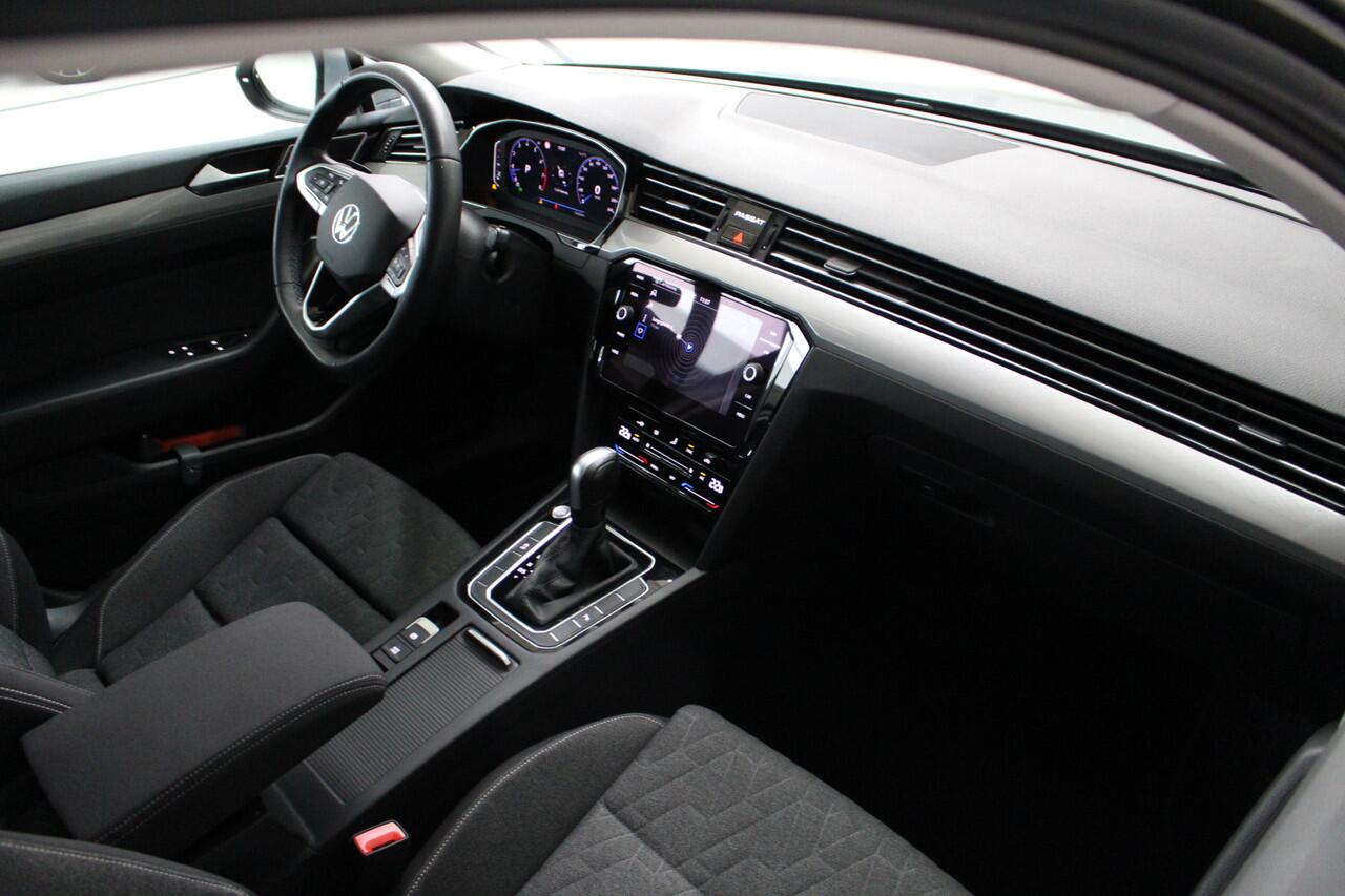 Volkswagen PASSAT Variant 1.5 TSI Business DSG Automaat Navigatie | Climate Control | Parkeersensoren | Lichtmetalen velgen
