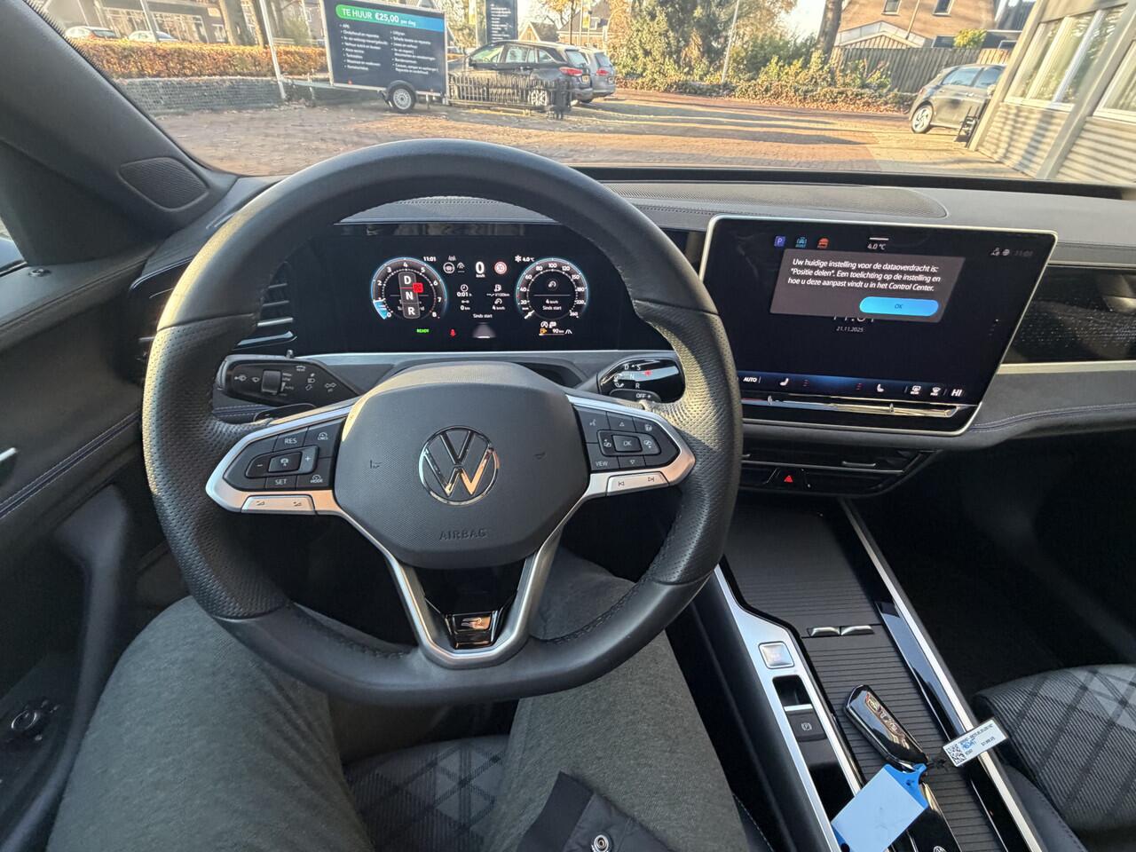 Volkswagen PASSAT Variant 1.5 eTSI R-Line Edition 150pk | Pano | IQ.Light | ACC | Ergo active + massage