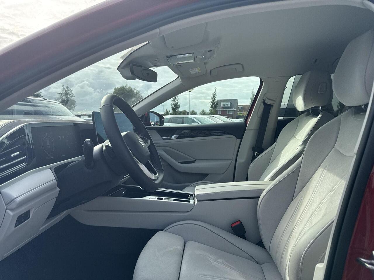 Volkswagen PASSAT Variant 1.5 eHybrid Elegance | PHEV | Led | Ergo | Trekhaak | 5 jr fabrieksgarantie | SOH 101% |