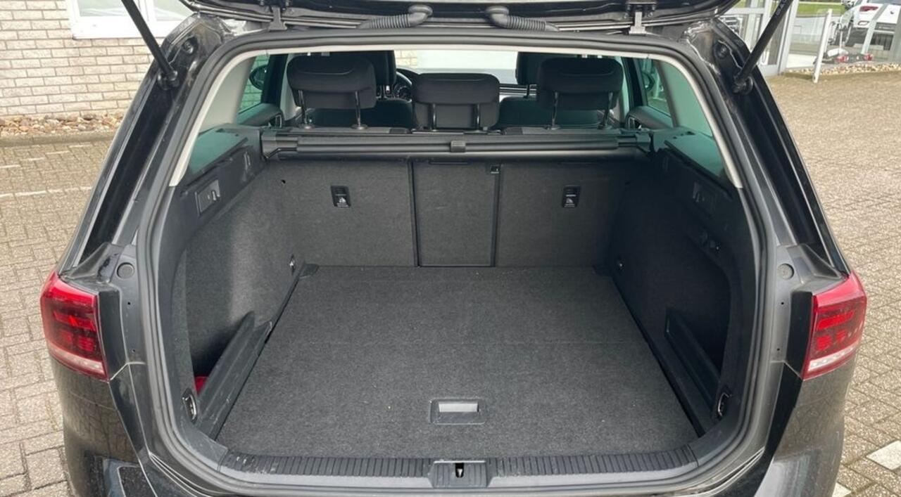 Volkswagen PASSAT Variant 2.0 TDI 150 PK DSG ACC LED Navi Trekhaak Stoelverwarming