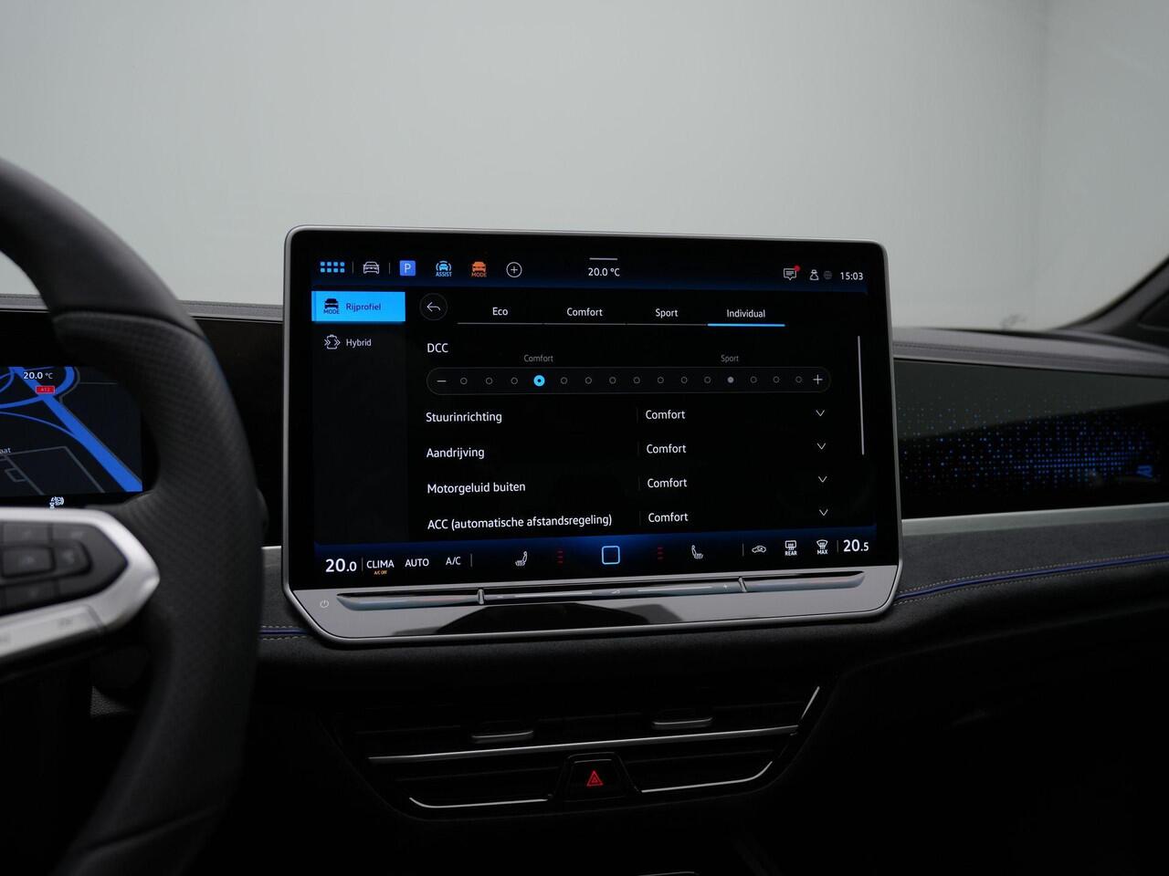 Volkswagen PASSAT Variant 1.5 eHybrid 272 pk DSG R-Line Edition | Panoramadak | Trekhaak | Adaptief onderstel | Head-up display | IQ Light | Achteruitrijcamera