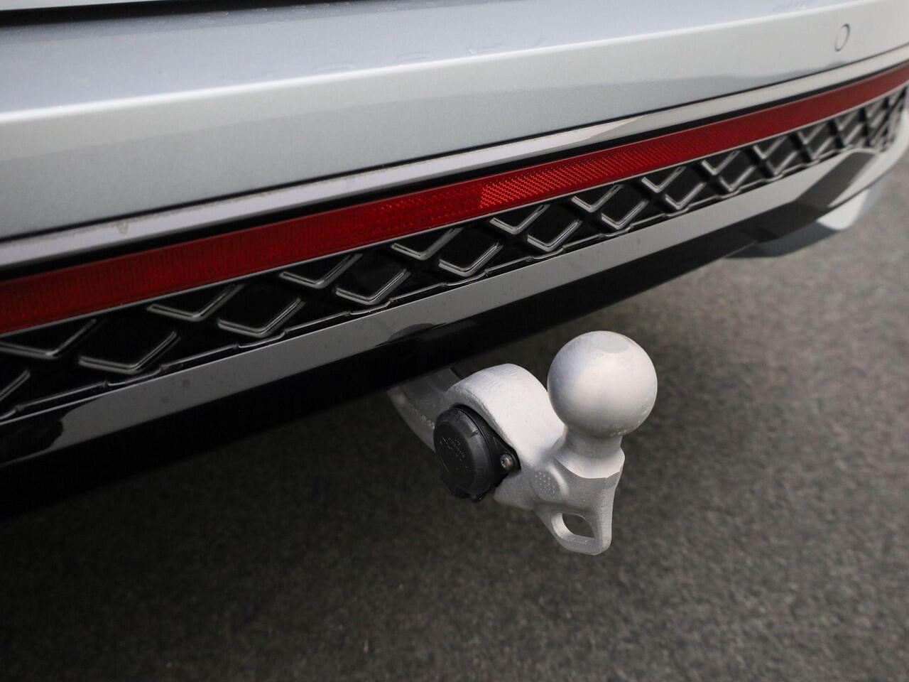 Volkswagen PASSAT Variant 1.5 eHybrid R-Line Edition Panoramadak · Harman & Kardon · Trekhaak · Head-up display