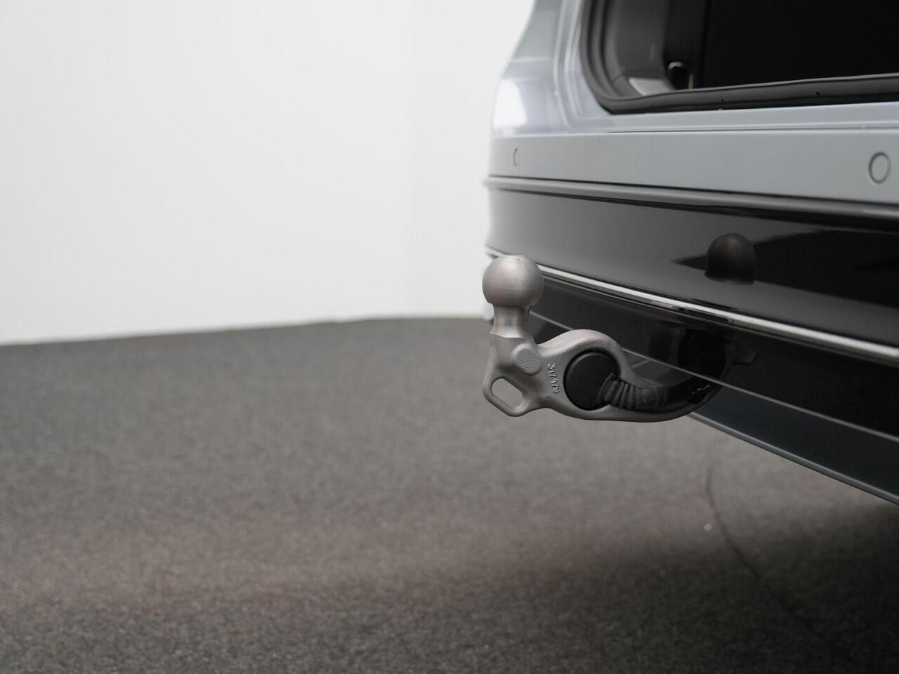 Volkswagen PASSAT Variant 1.5 eHybrid 204 pk DSG Elegance Business | Panoramadak | Trekhaak | Adaptief onderstel | Leder/alcantara | 360 camera | Head-up display