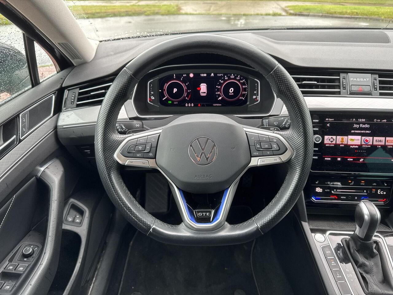 Volkswagen PASSAT 1.4 TSI PHEV GTE Business | 218 Pk | DCC | A-Camera | ERGO | Trekhaak | SOH 92% |