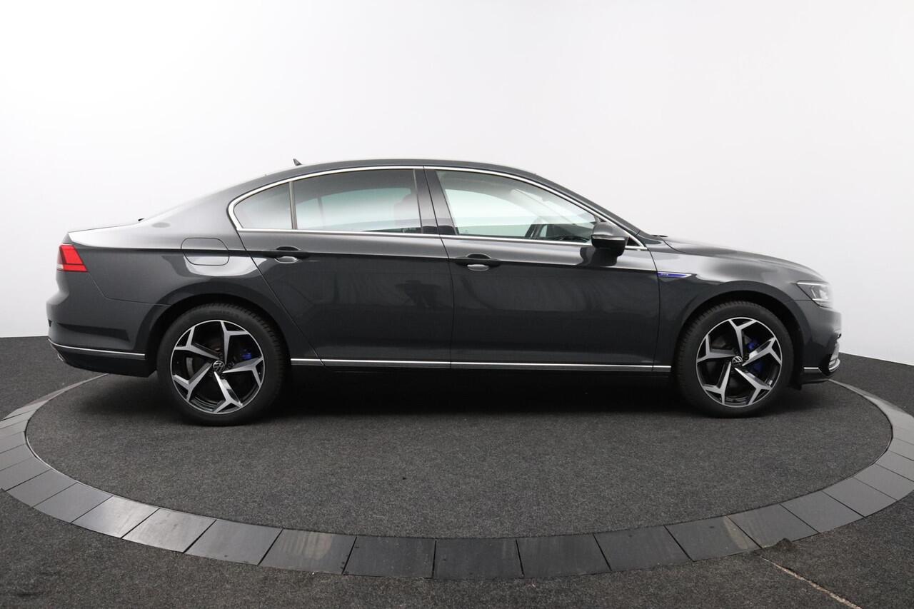 Volkswagen PASSAT 1.4 TSI PHEV GTE 218PK Business | Trekhaak| Comfort Stoelen| 18'' Velgen|