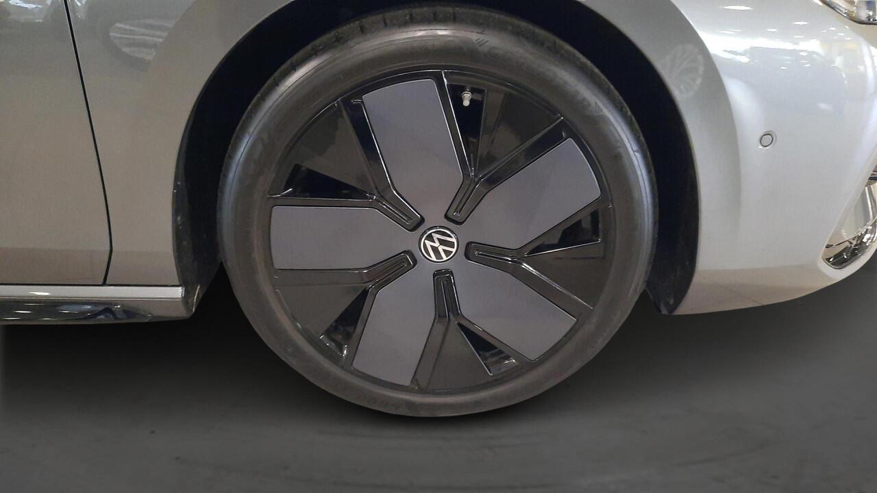 Volkswagen PASSAT Variant 1.5 eTSI R-Line Business | Trekhaak | Panoramadak