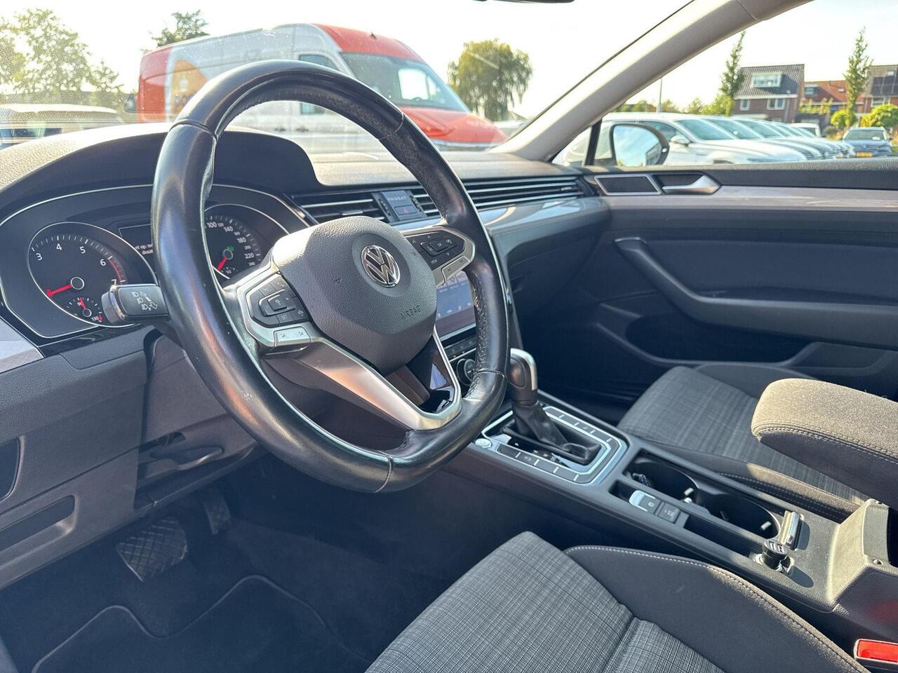 Volkswagen PASSAT Variant 1.5 TSI 150 pk Automaat | Navi | Clima | Trekhaak |