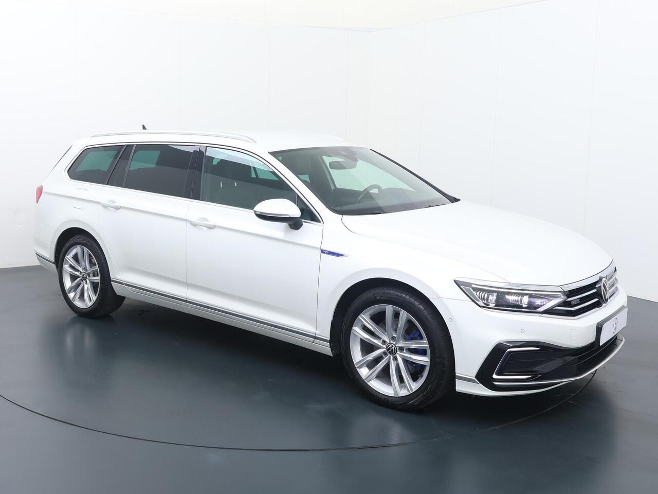 Volkswagen PASSAT Variant 1.4 TSI PHEV GTE Business | 218 PK | SoH 90% | Automaat | Trekhaak | Matrix LED koplampen | Navigatiesysteem | 18"LM velgen |