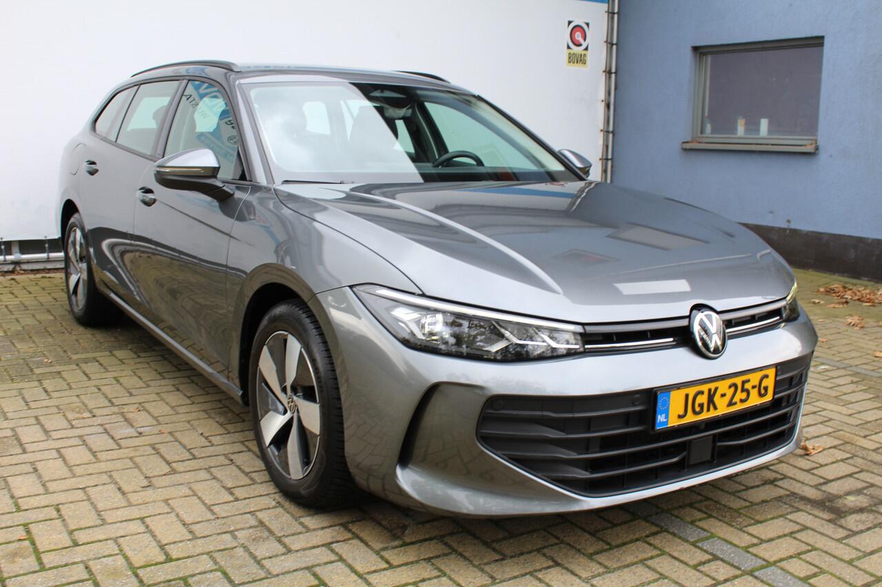 Volkswagen PASSAT Variant 1.5 eTSI 150 pk | Incl. 12 maanden Garantie | Stoel/stuur verwarming | Achteruitrijcamera | Adaptive cruise controle | Dodehoekdetectie | Parkeersensoren V+A | Navigatie | Apple CarPlay/Android Auto | Draadloze telefoonlader | Climate controle | L