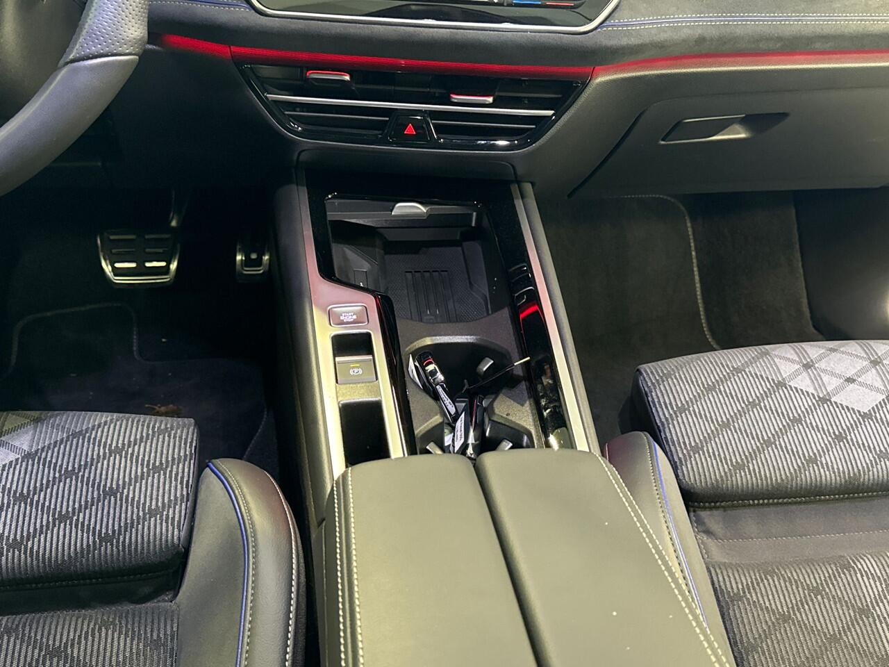 Volkswagen PASSAT Variant 1.5 150pk eTSI R-Line Edition App-Connect Wireless | Panoramadak | Achteruitrijcamera