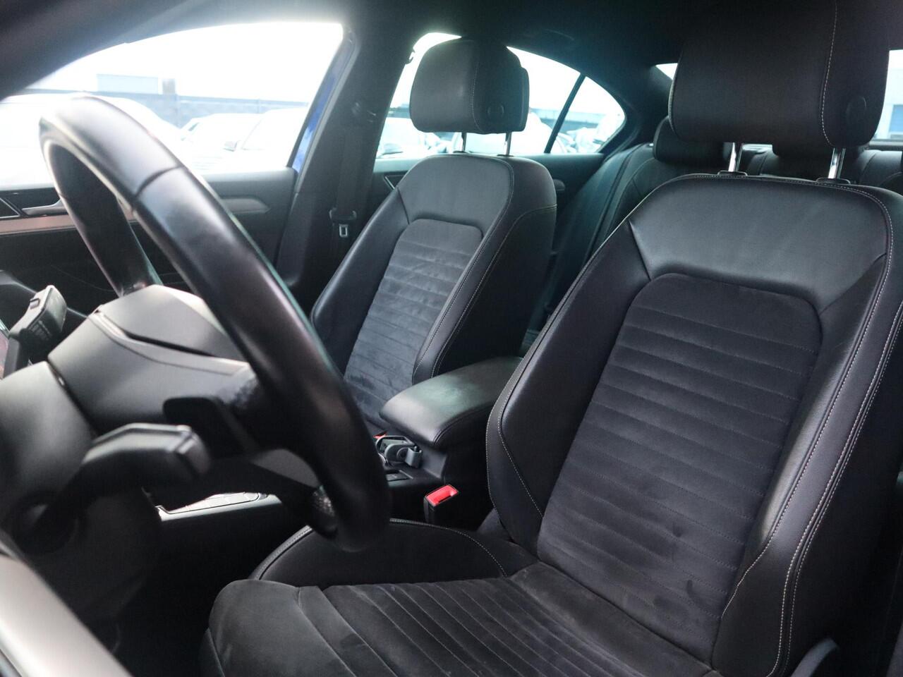 Volkswagen PASSAT 2.0 TSI 4Motion Elegance Business R | 272PK Fabrieks af | NAP | Clima | Adapt. Cruise | Navi | Leder/Alcantara | PDC | LED | Stoelverwarming | Multimedia |