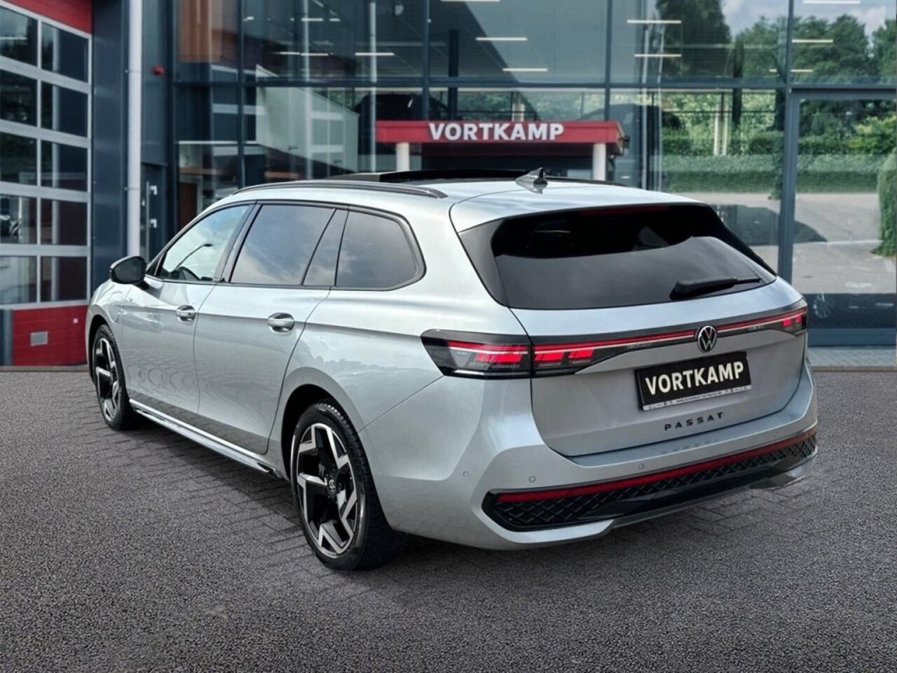 Volkswagen PASSAT 1.5 TSI DSG GTE R-LINE PANO-DAK/TREKHAAK/360-CAMERA/HenK/NAVI/ACC/HUD