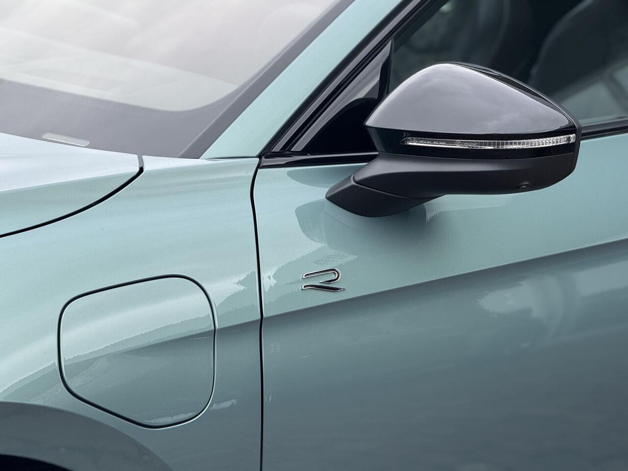 Volkswagen PASSAT Variant 1.5 eHybrid R-Line Edition 272pk | HUD | Pano | Trekhaak