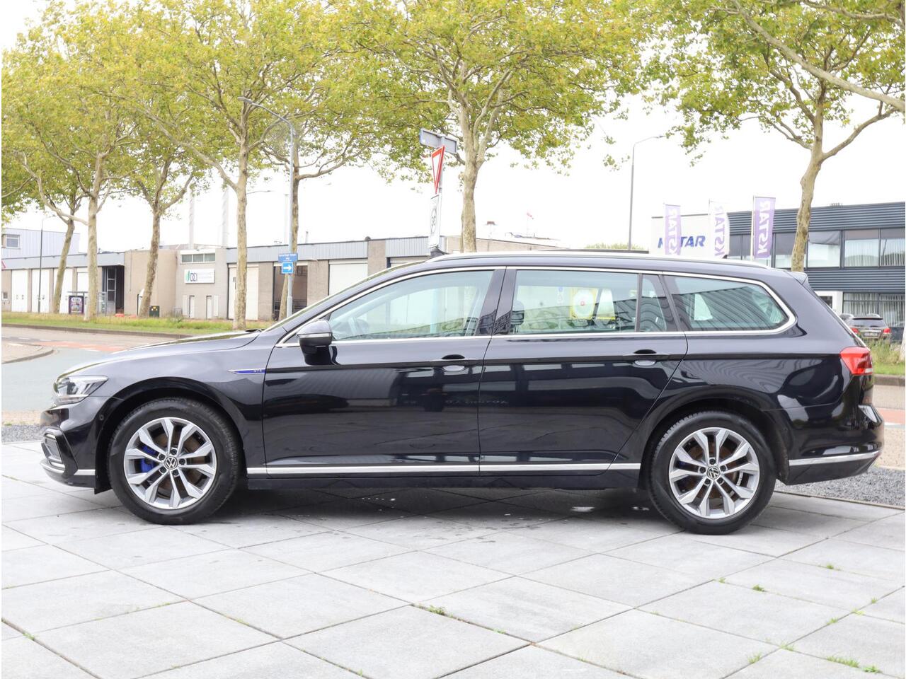 Volkswagen PASSAT Variant GTE 1.4 TSI PHEV 218PK | Panodak | Virtual | Keyless | Camera | Trekhaak | Stoel&Stuurverwarming |