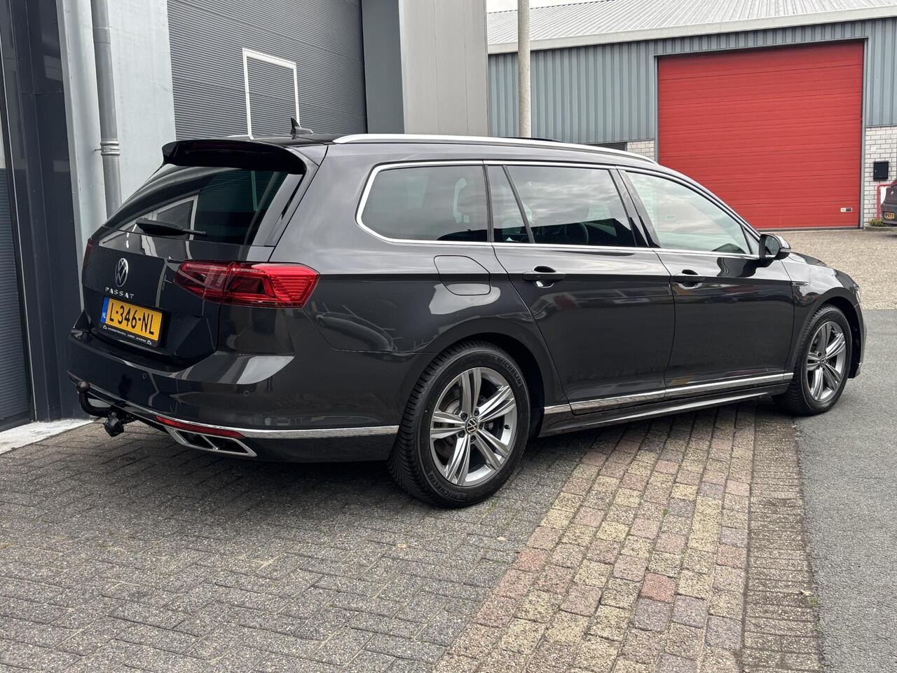 Volkswagen PASSAT Variant 1.5 TSI R-Line Business + Virtueel| Pano| Camera| PDC V+A| Trekhaak| App| Ergo stoel