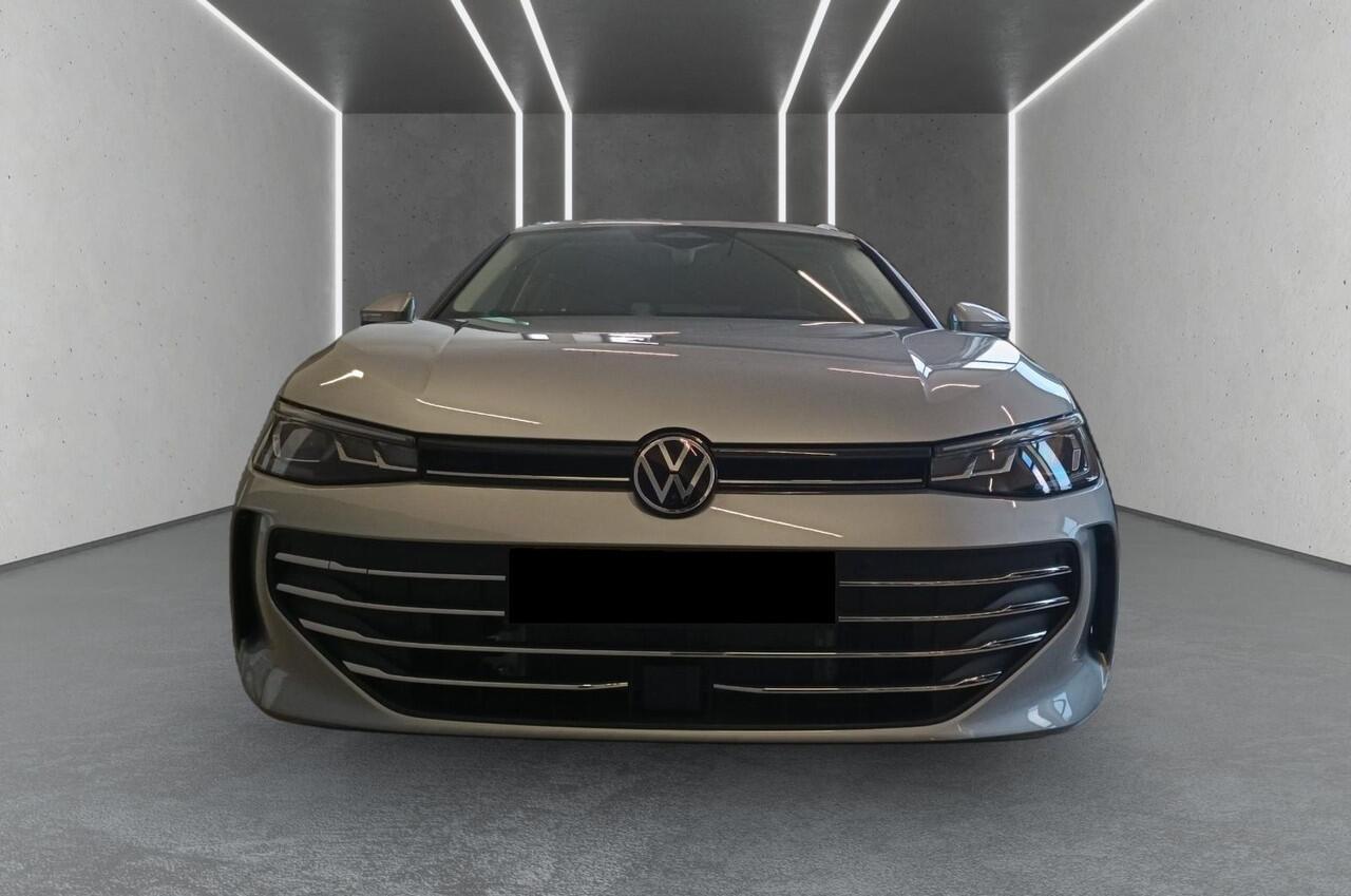 Volkswagen PASSAT Variant 1.5 eTSI Business ACC Massage Trekhaak LED DAB Camera Digital Cockpit PRO