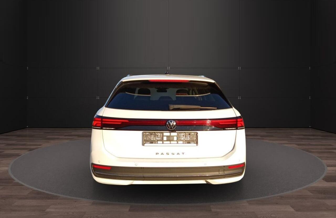 Volkswagen PASSAT Variant 2.0 TDI 150 PK DSG ACC LED 360 Camera Trekhaak Massage