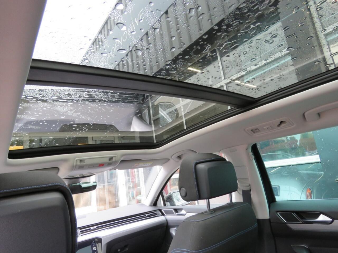 Volkswagen PASSAT 1.4 TSI PHEV GTE BNS / Pano / Wegklap.haak / Stoelverw. / Camera / BOVAG garantie