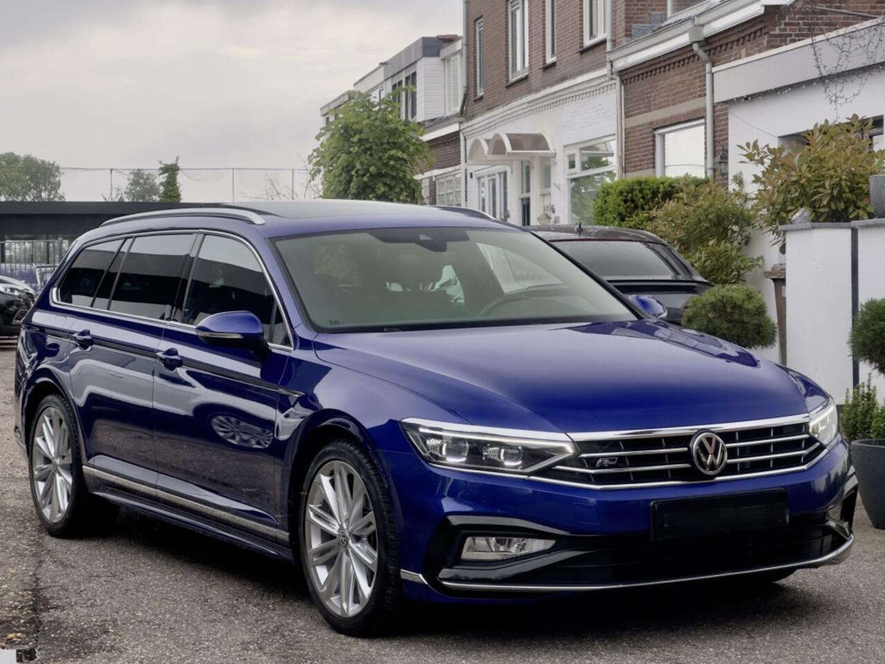 Volkswagen PASSAT Variant 1.5 TSI AUT7 R-LINE ELEGANCE PANORAMADAK LEDER NAVI CAMERA VIRTUAL-DASH IQ-DRIVE LED LMV PDC
