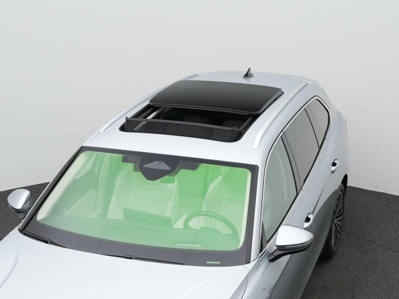 Volkswagen PASSAT Variant 1.5 eHybrid 204 pk DSG Elegance Business | Panoramadak | Trekhaak | Adaptief onderstel | Leder/alcantara | 360 camera | Head-up display