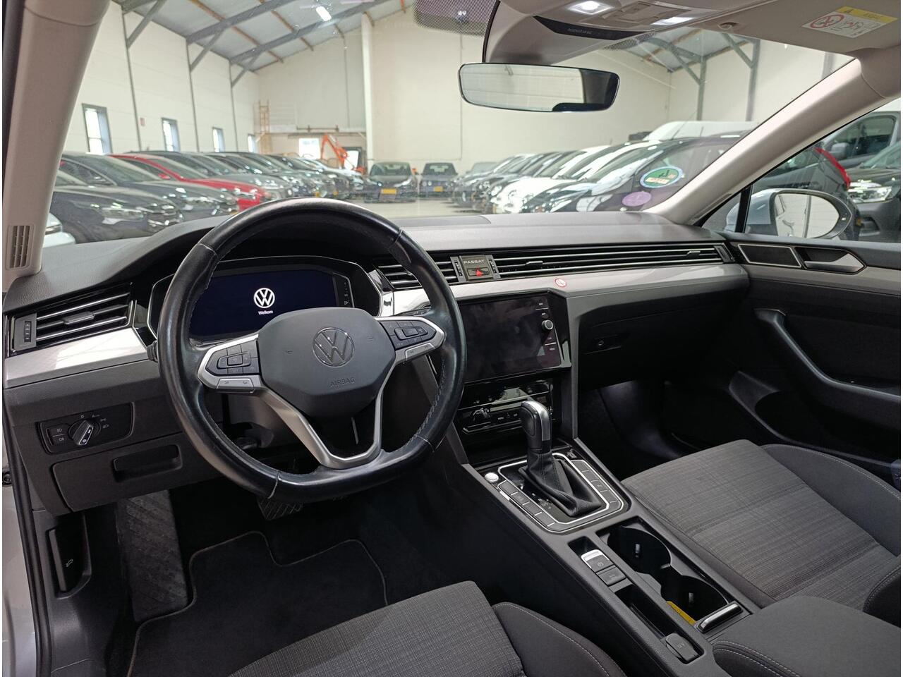 Volkswagen PASSAT Variant 1.5 TSI Business Ecc | Pdc | virual cockpit | Trekhaak