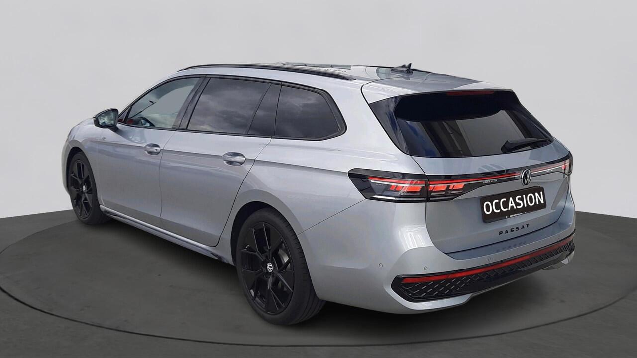 Volkswagen PASSAT Variant 1.5 eTSI R-Line Edition | Panoramadak | 19" | Demonstratieauto