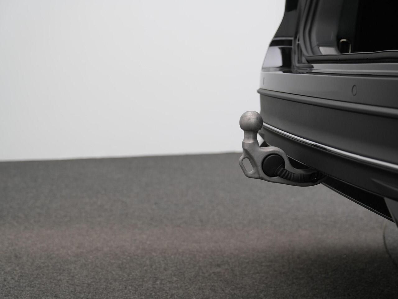 Volkswagen PASSAT Variant 1.5 eTSI 150 pk DSG Business | Trekhaak | 360 camera | Leder/alcantara | Stuur-/stoelverwarming | Massage