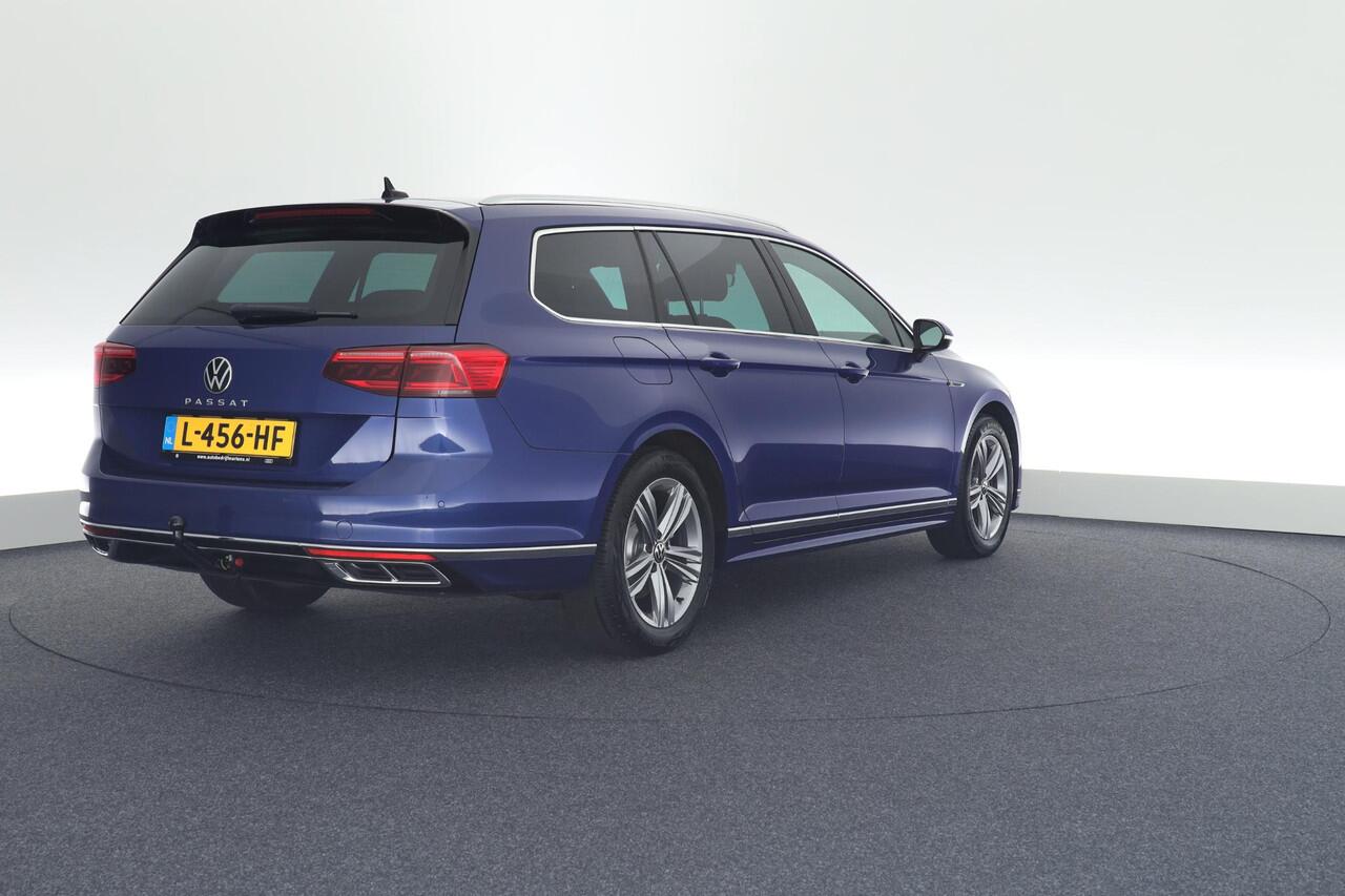 Volkswagen PASSAT Variant 1.5 TSI R-Line Business + Trekhaak Camera Keyless Stoelverwarming Virtual Cockpit Navigatie