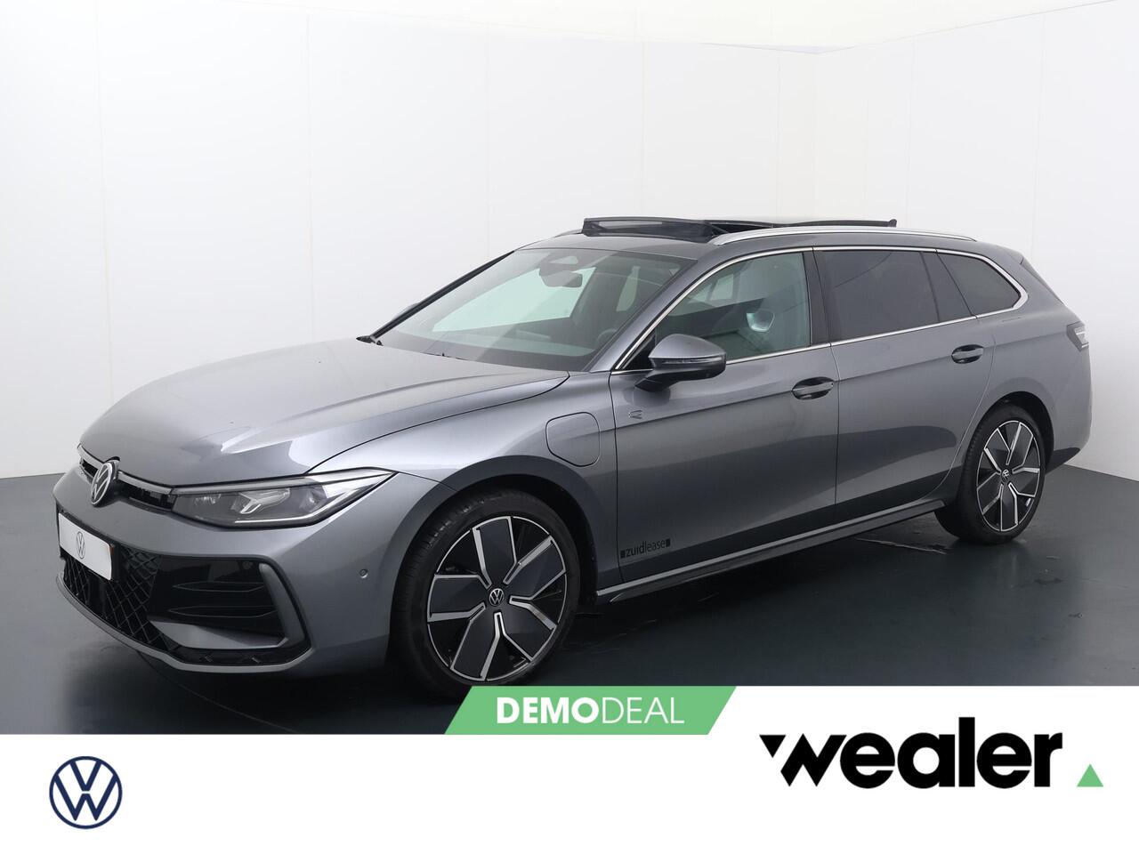 Volkswagen PASSAT Variant 1.5 eHybrid 204pk DSG R-Line Edition | Harman Kardon | Trekhaak met wegklapbare kogel | Travel Assist | Area View 360 graden camera |