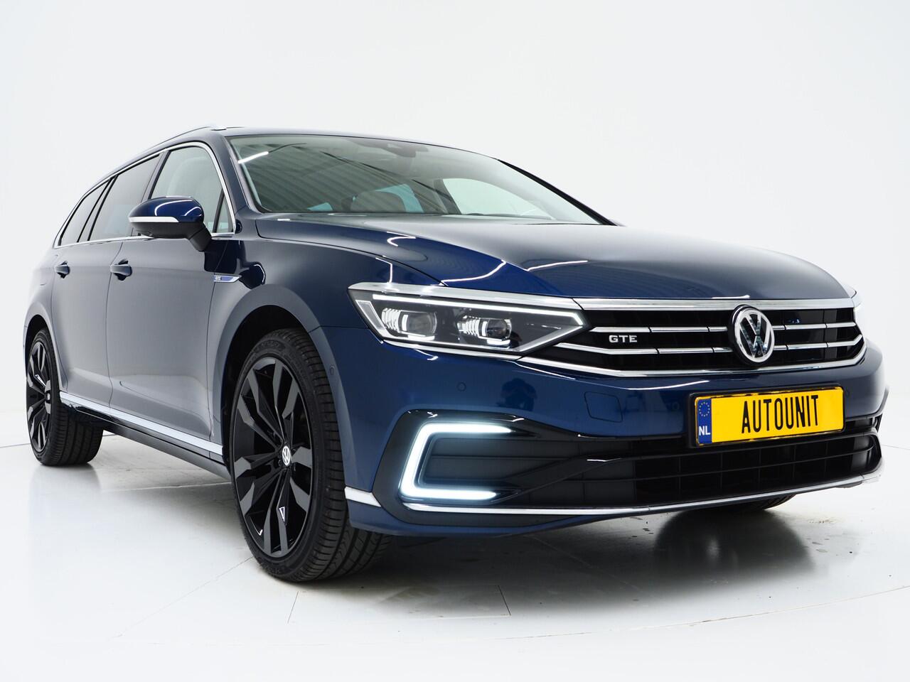 Volkswagen PASSAT Variant 1.4 TSI PHEV GTE R-Line | Panoramadak | Trehaak | Dynaudio | Massage | 360 | Head Up | Keyless