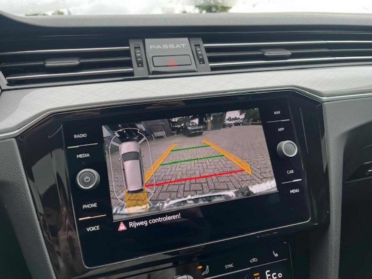 Volkswagen PASSAT 1.4 TSI PHEV GTE - PANO - HEAD UP - CAMERA