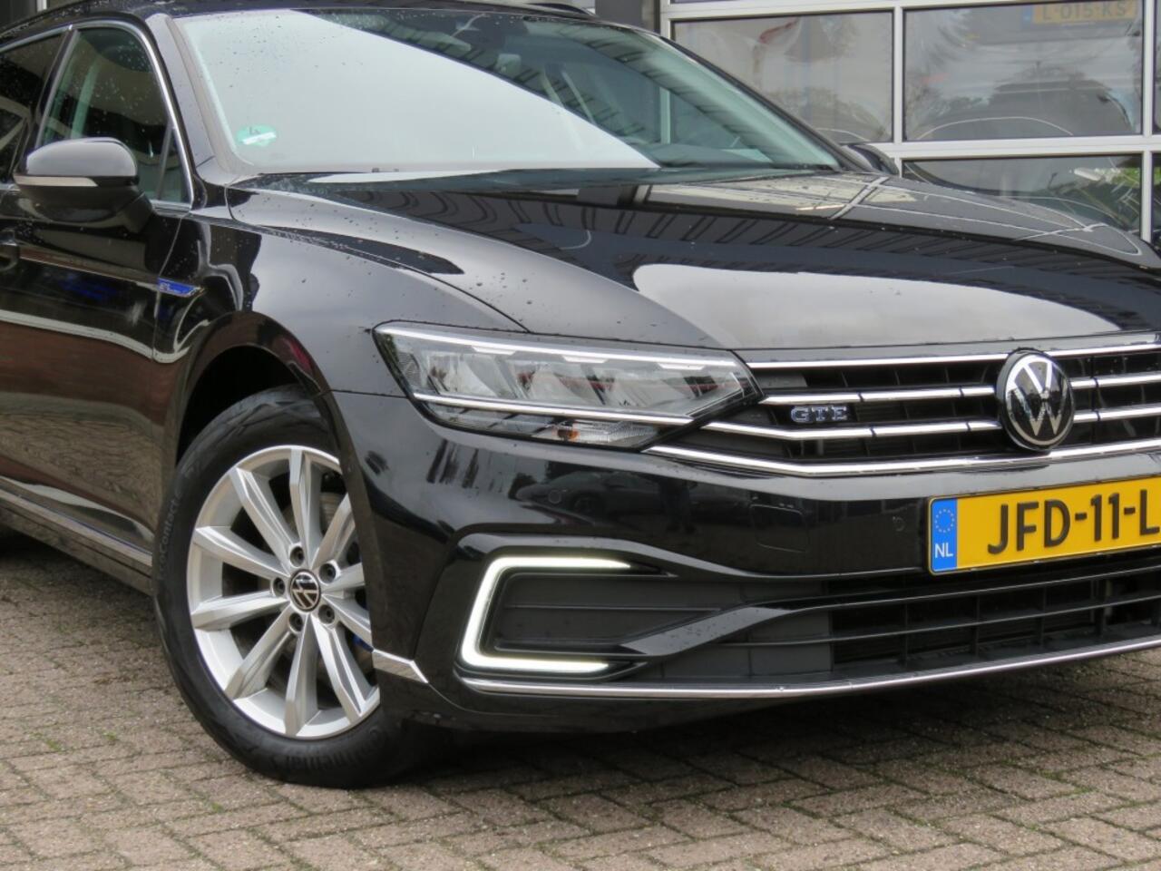 Volkswagen PASSAT 1.4 TSI PHEV GTE BNS / Pano / Wegklap.haak / Stoelverw. / Camera / BOVAG garantie