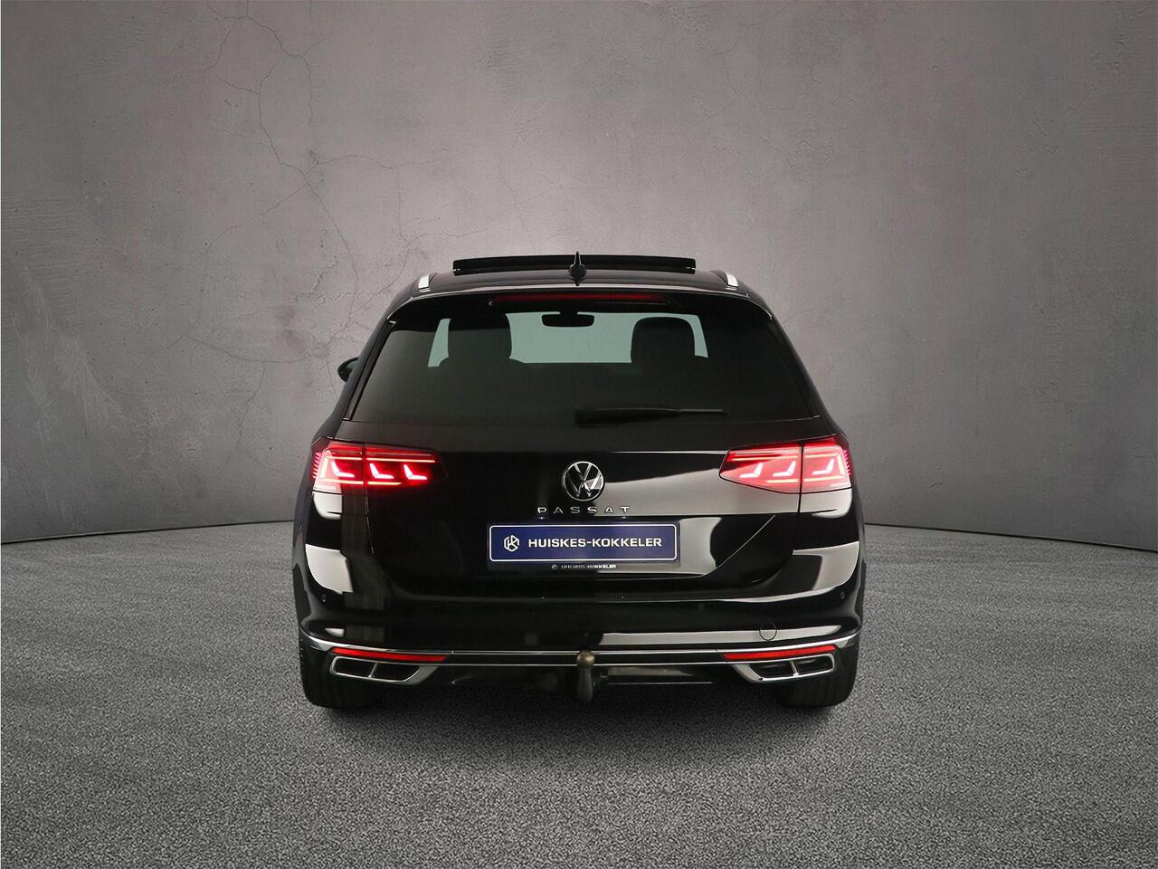 Volkswagen PASSAT Variant R-Line Business 1.5 TSI 150pk DSG Automaat Trekhaak, Panoramadak, LED matrix koplampen, Elektrische achterklep, Achteruitrijcamera