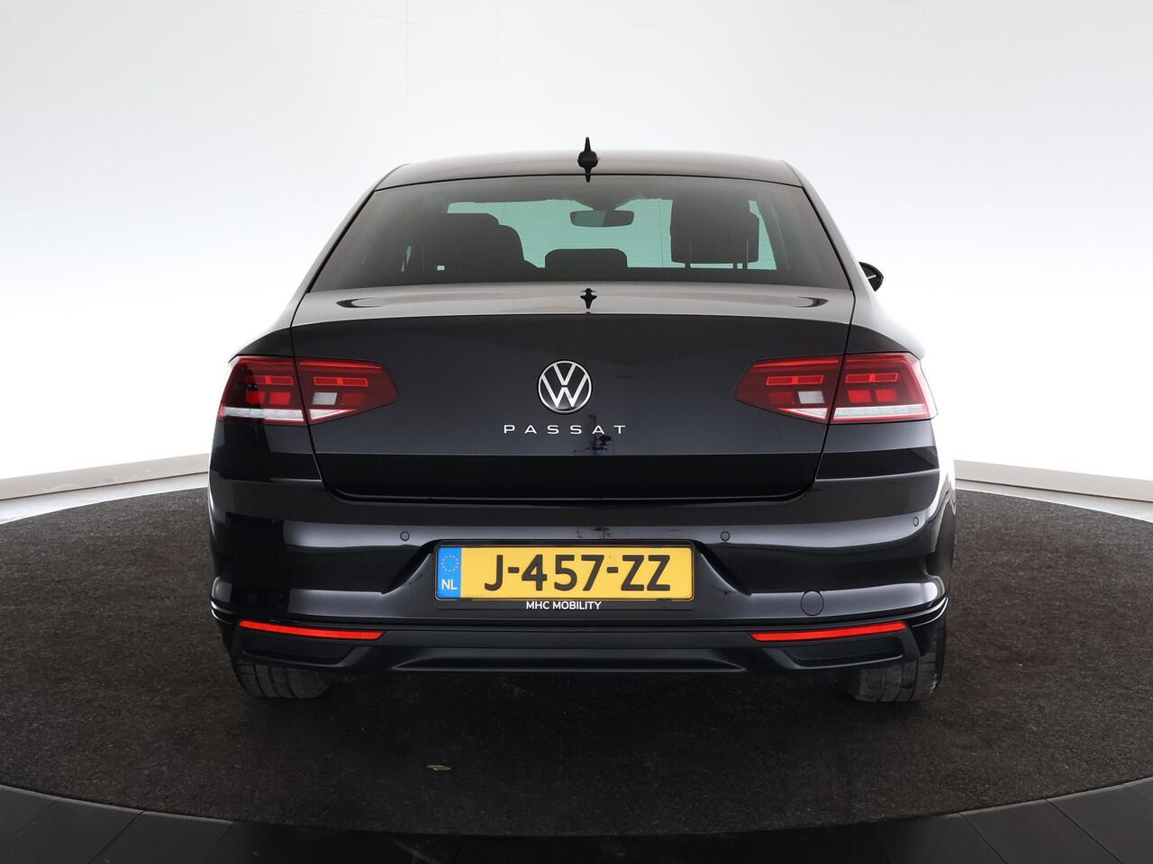 Volkswagen PASSAT 1.5 TSI Comfort Business | Dodehoek | ACC | Winterpack | Keyless |*