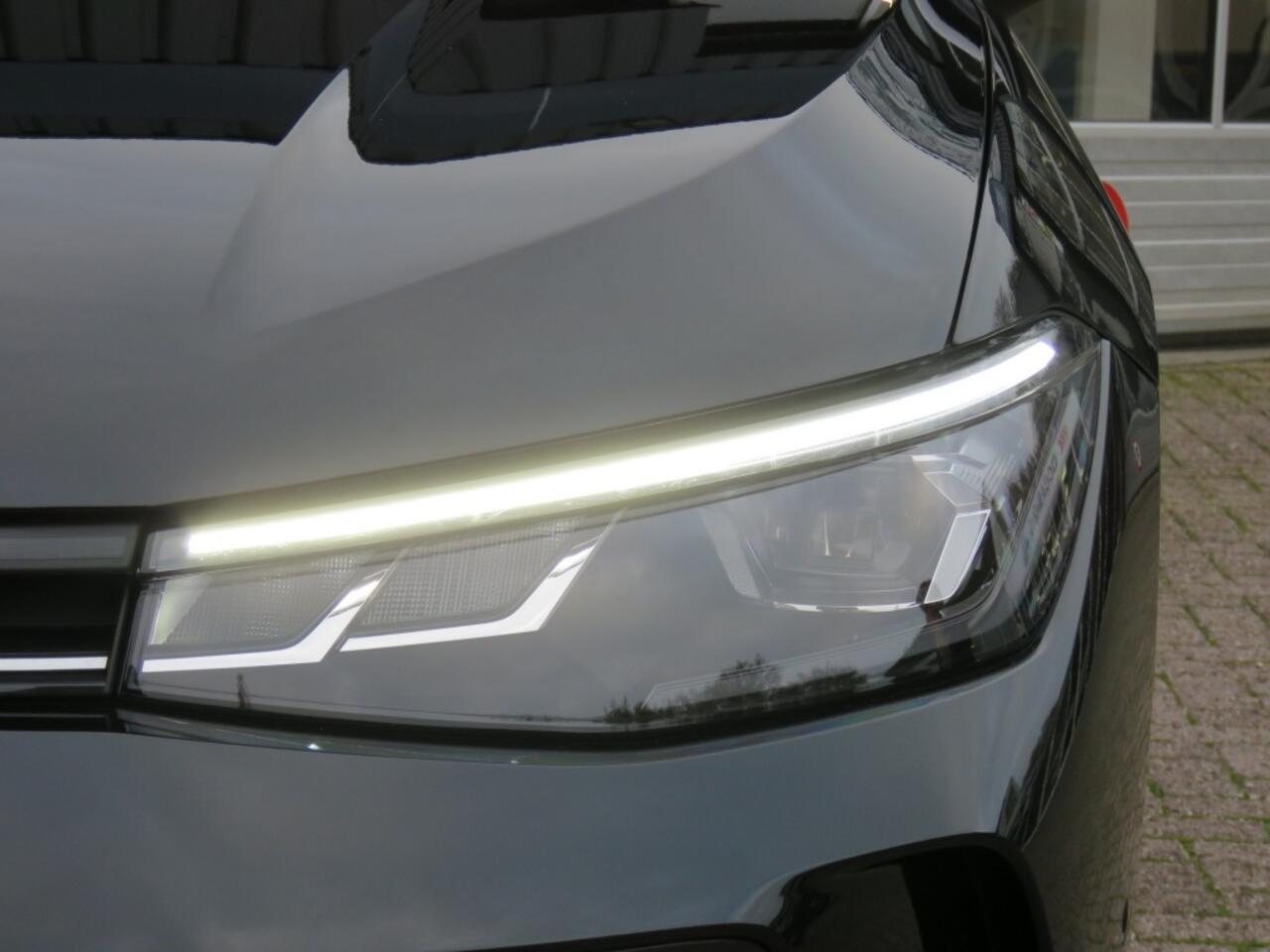 Volkswagen PASSAT 1.5 eTSI Aut. Elegance Business / 360 Camera / Wegklap.h