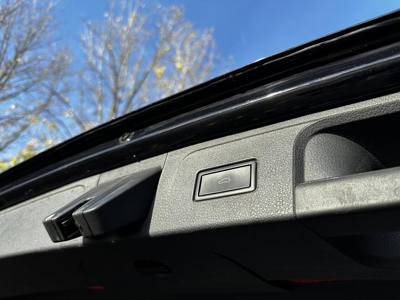 Volkswagen PASSAT Variant 1.4 TSI PHEV GTE Business | Panoramadak | Camera | Stoelverwarming |