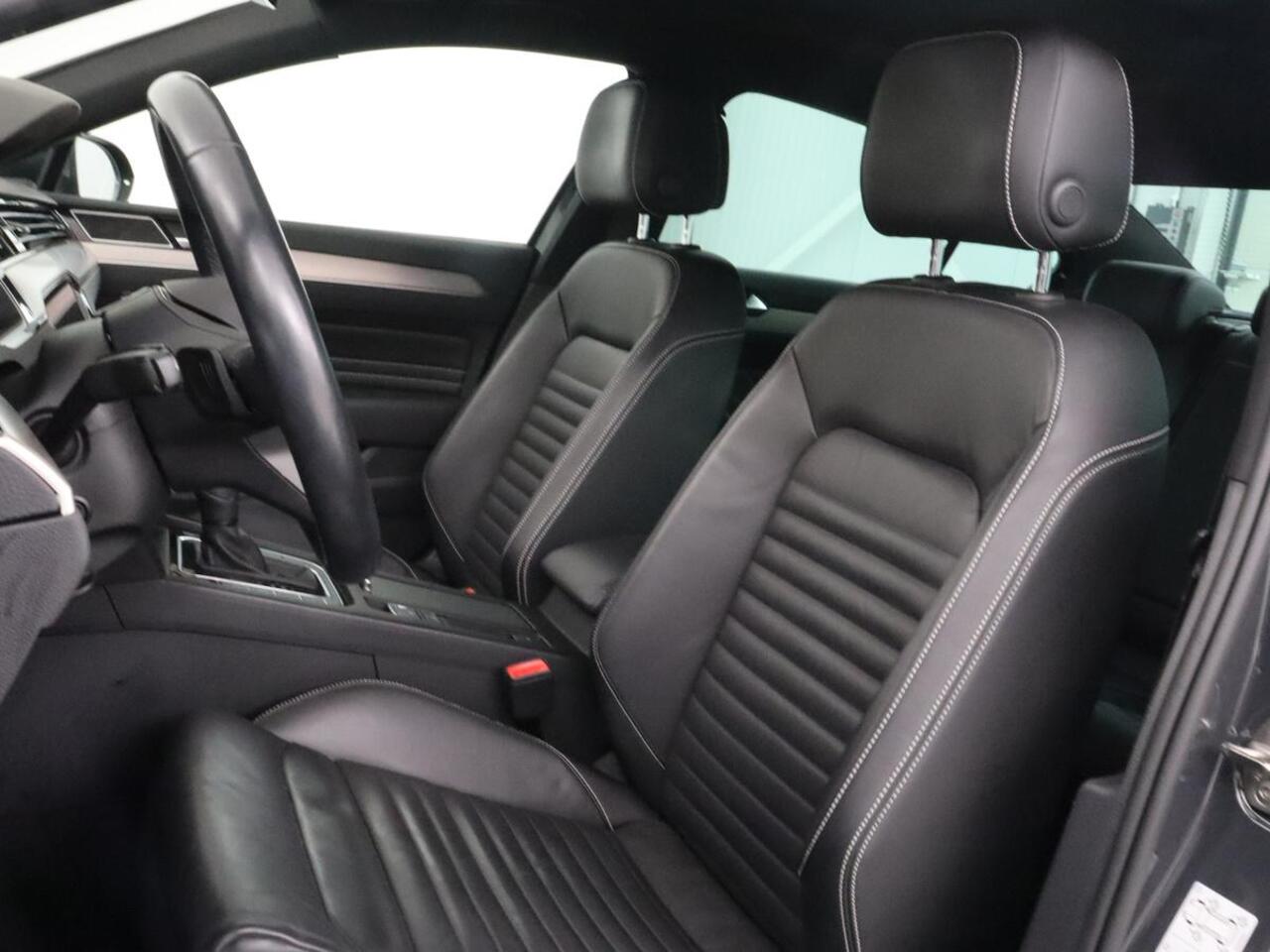 Volkswagen PASSAT 1.5 TSI R-Line | Nappaleder | Stoelverwarming | Camera | Carplay | Massage | Memory | Side Assist | Navigatie | Matrix LED | Adaptive cruise